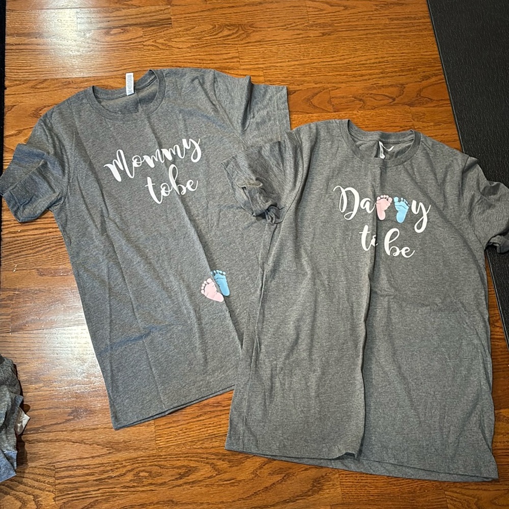 Pregnancy announcement mom and dad shirts. Women’s size M men’s size L. Likenew!